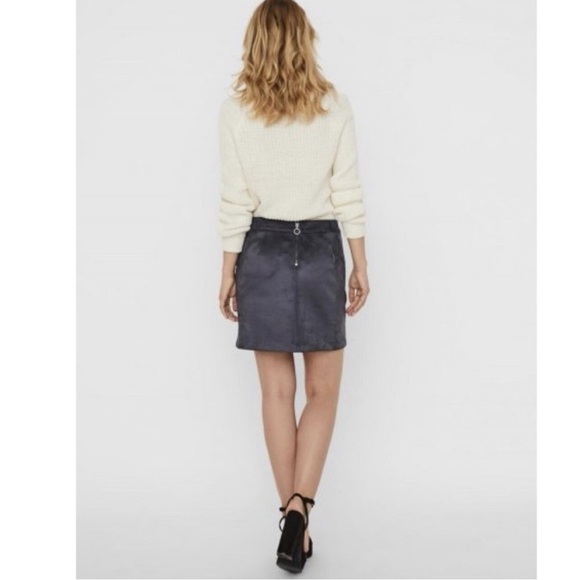 Vero Moda Faux Suede Mini Pencil Skirt in Asphalt Size XS - Picture 3 of 8